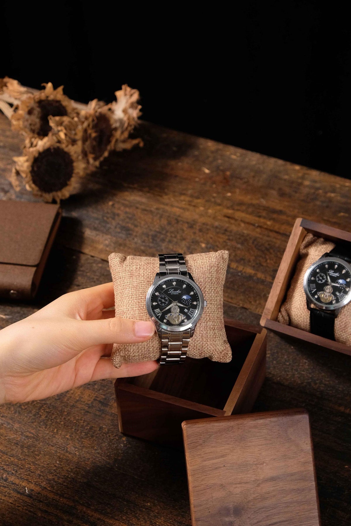 Personalized watch Box, Walnut Wood Watch case, Watch Storage box, Men's Watch Case, groomsmen gifts, Christmas gift, bride groom gifts