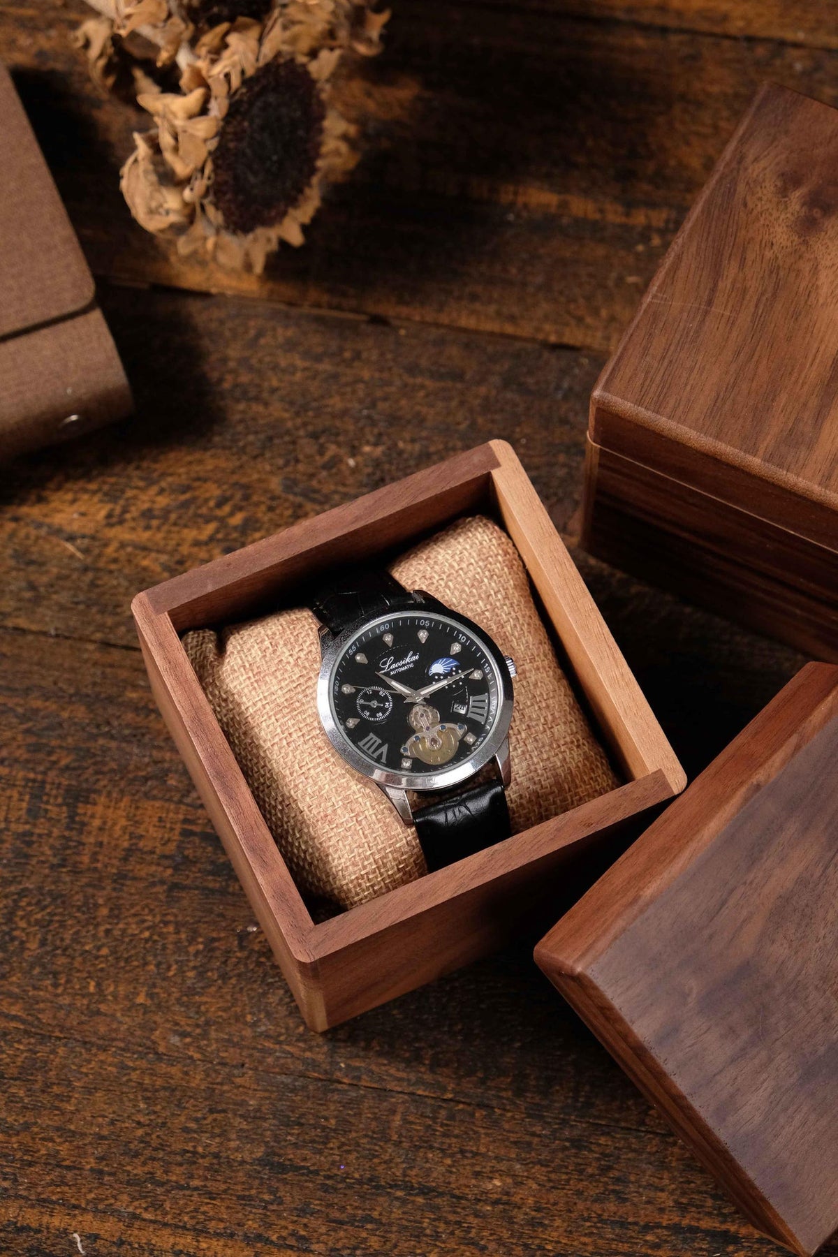 Personalized watch Box, Walnut Wood Watch case, Watch Storage box, Men's Watch Case, groomsmen gifts, Christmas gift, bride groom gifts