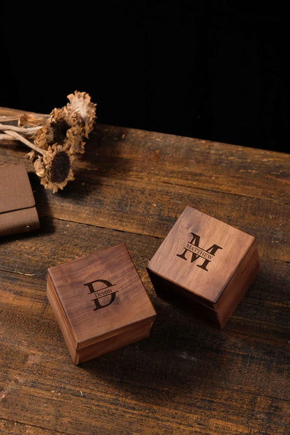 Personalized watch Box, Walnut Wood Watch case, Watch Storage box, Men's Watch Case, groomsmen gifts, Christmas gift, bride groom gifts