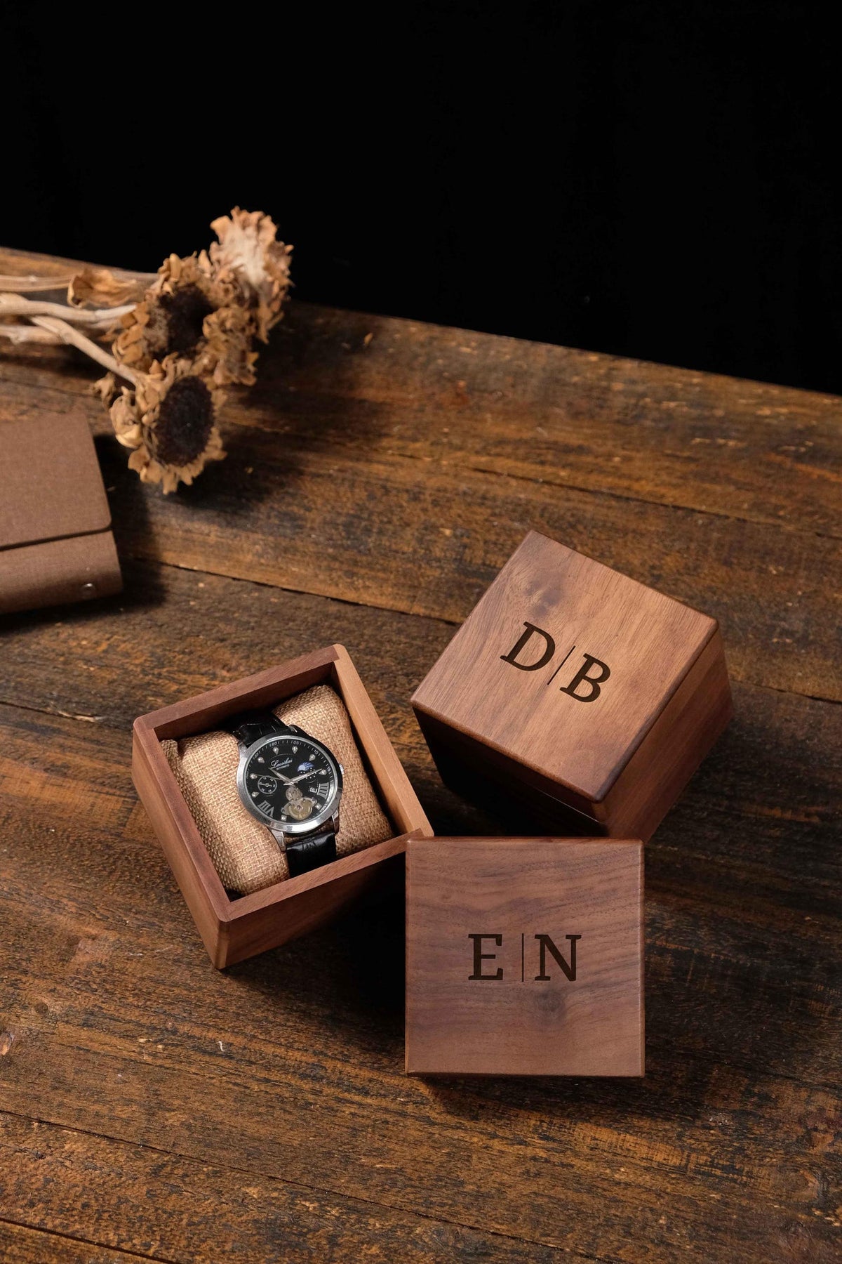Personalized watch Box, Walnut Wood Watch case, Watch Storage box, Men's Watch Case, groomsmen gifts, Christmas gift, bride groom gifts