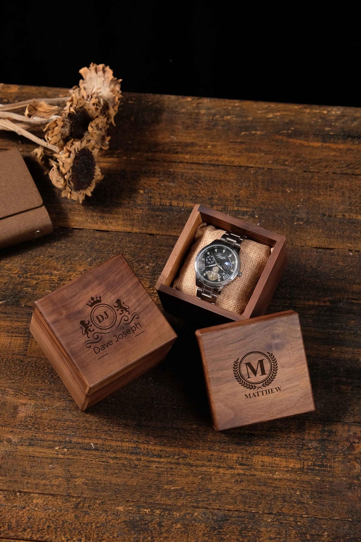 Personalized watch Box, Walnut Wood Watch case, Watch Storage box, Men's Watch Case, groomsmen gifts, Christmas gift, bride groom gifts