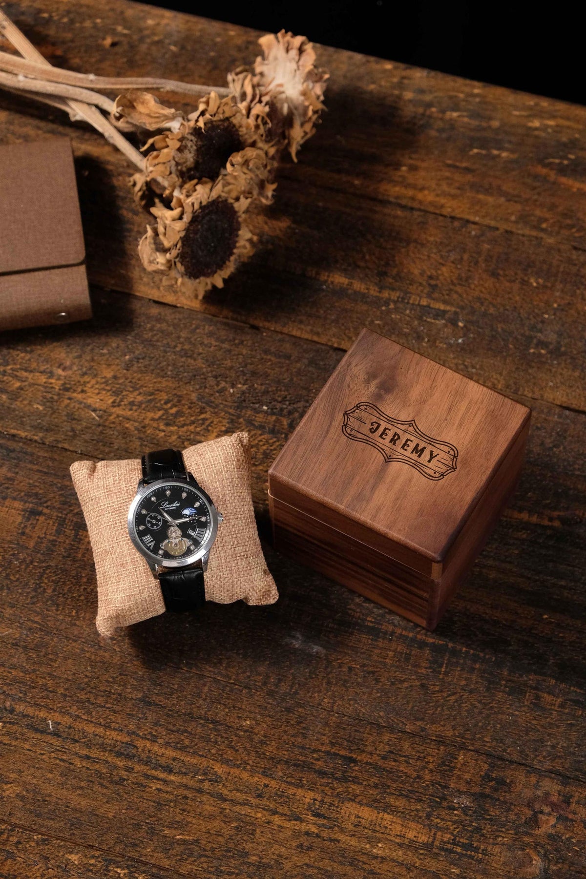 Personalized watch Box, Walnut Wood Watch case, Watch Storage box, Men's Watch Case, groomsmen gifts, Christmas gift, bride groom gifts