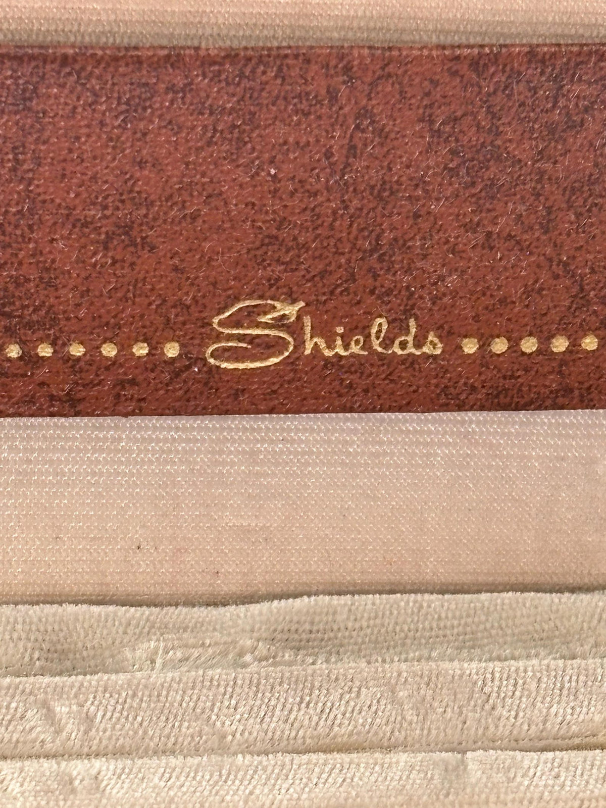 Shields clamshell Jewelry Case Brown Vinyl W/ Cream Velvet Interior 9-3/4” long x 3-7/8” wide x 1-5/8” deep Watch Holder Cufflink Storage